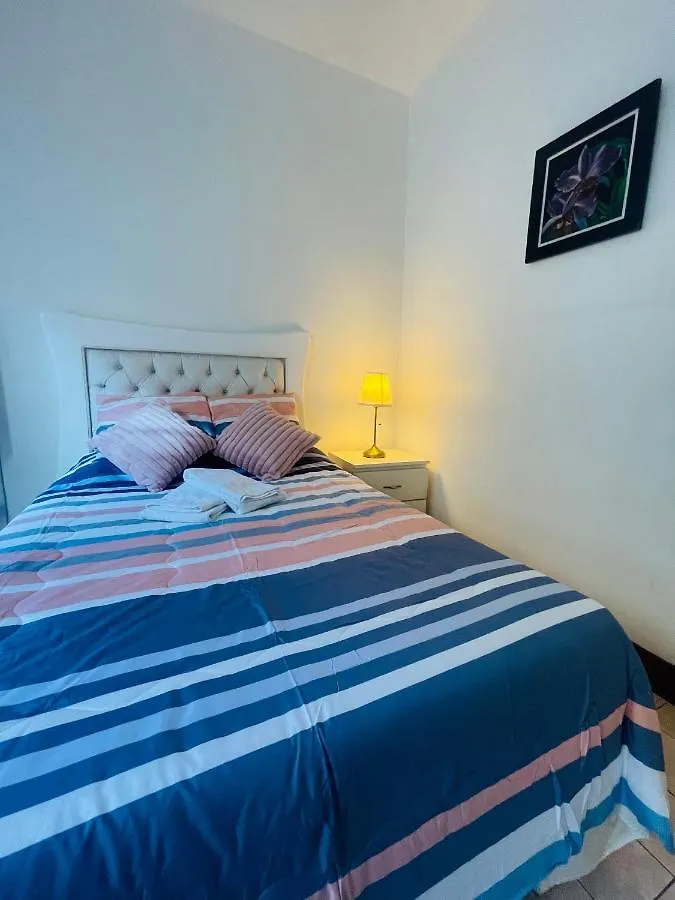 招待所 Tavalero Rooms 聖多明哥